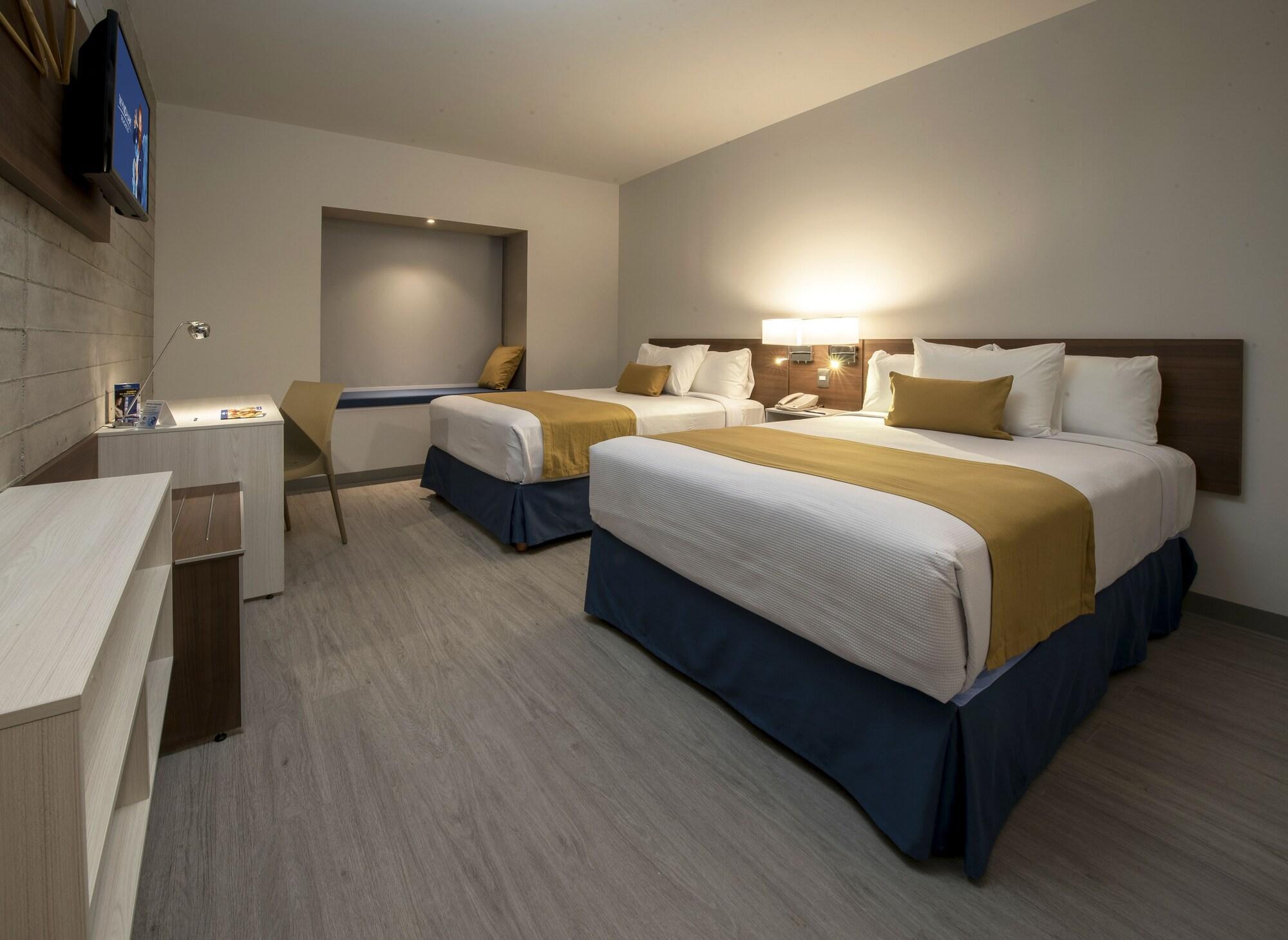 Microtel Inn & Suites By Wyndham Irapuato Zewnętrze zdjęcie