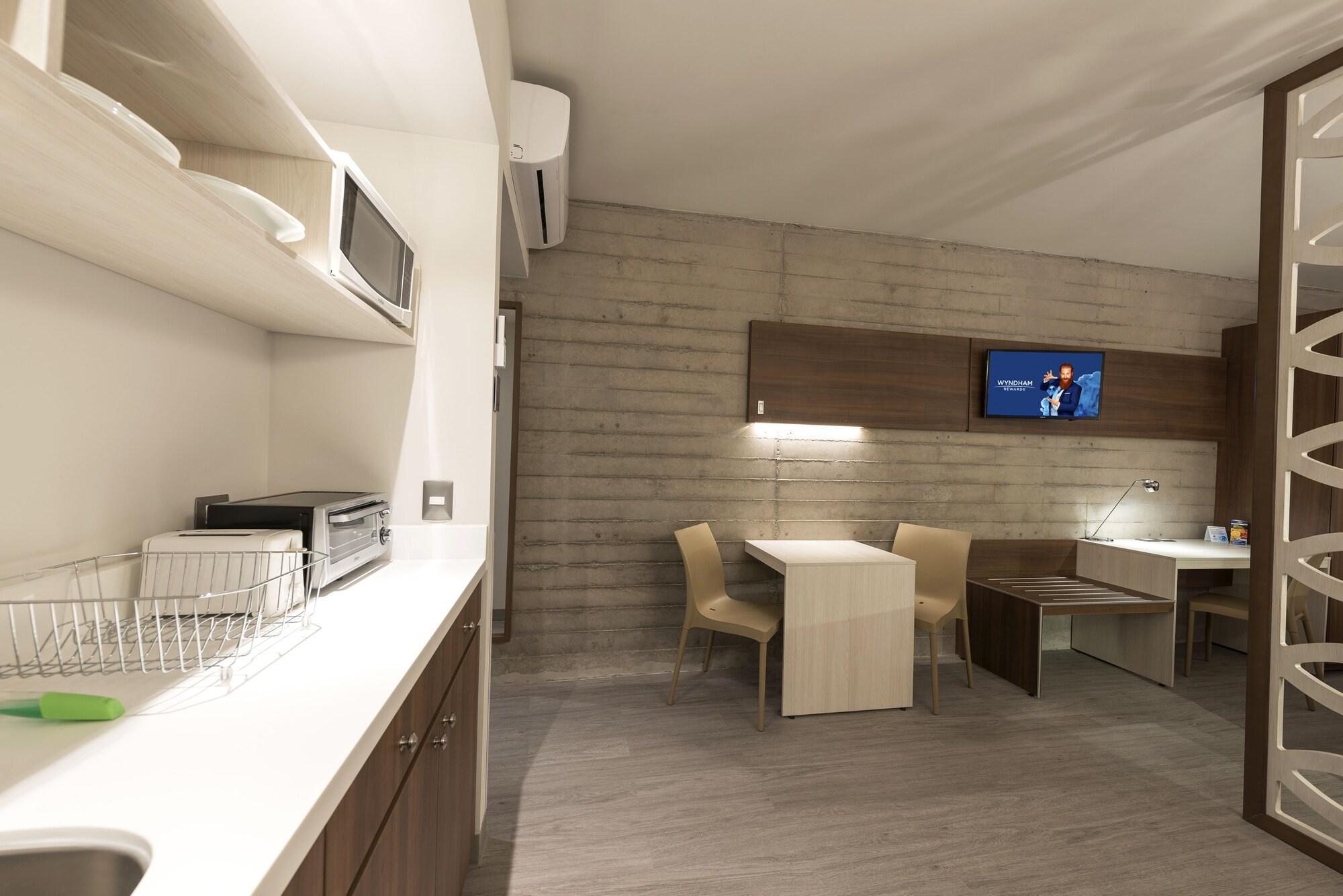 Microtel Inn & Suites By Wyndham Irapuato Zewnętrze zdjęcie