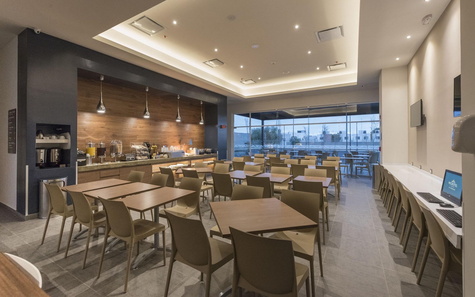 Microtel Inn & Suites By Wyndham Irapuato Zewnętrze zdjęcie