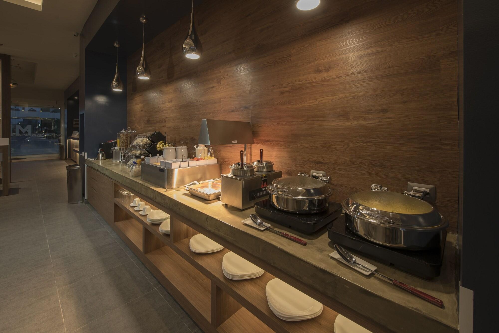 Microtel Inn & Suites By Wyndham Irapuato Zewnętrze zdjęcie