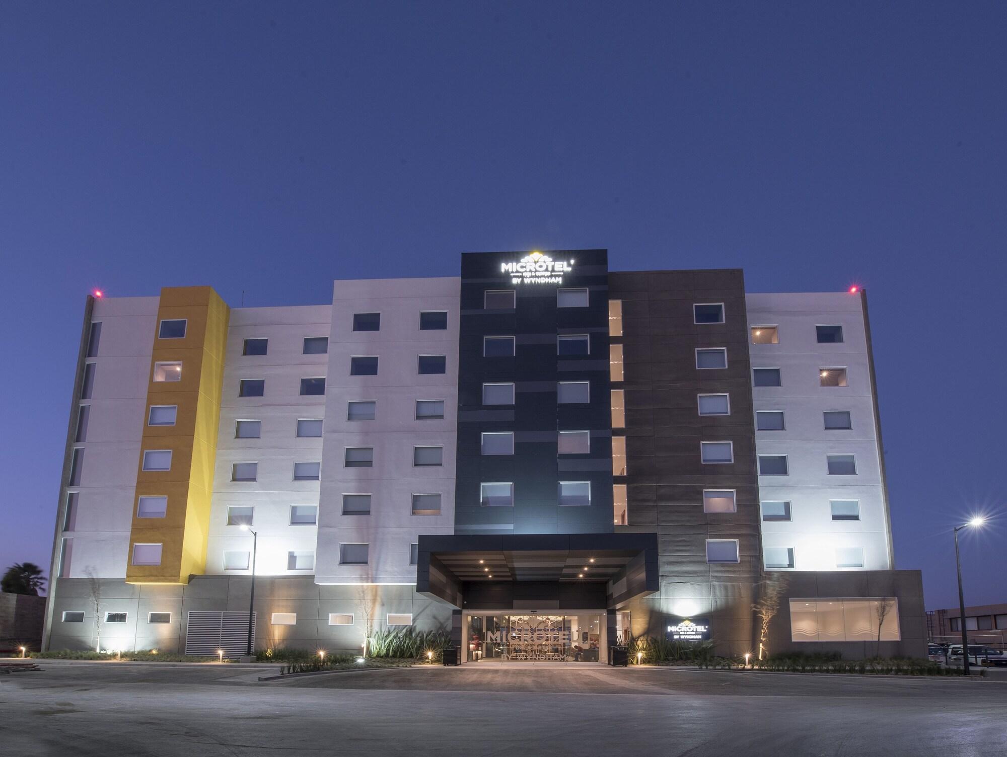Microtel Inn & Suites By Wyndham Irapuato Zewnętrze zdjęcie