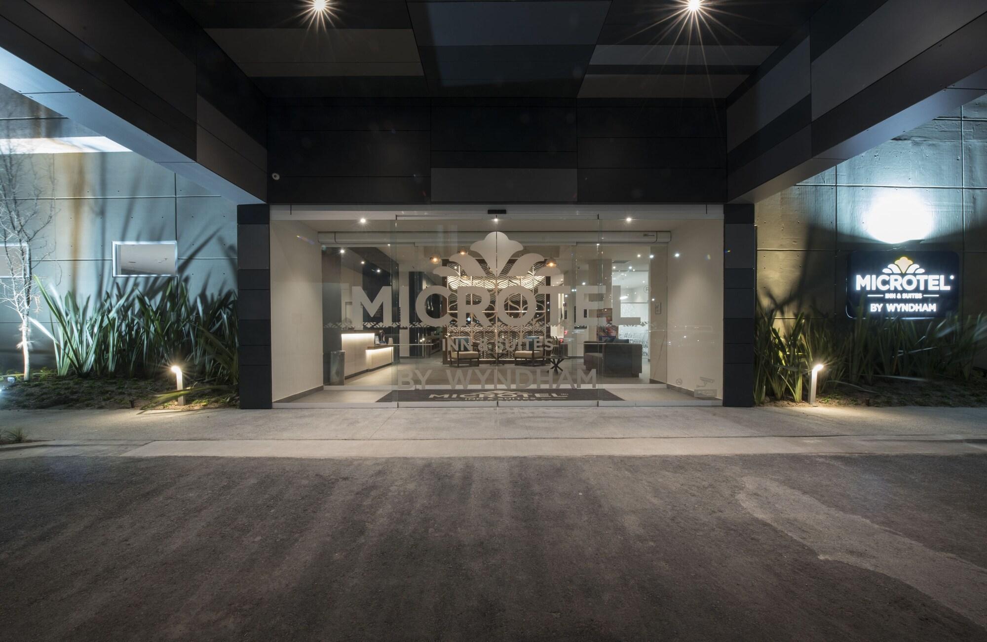 Microtel Inn & Suites By Wyndham Irapuato Zewnętrze zdjęcie