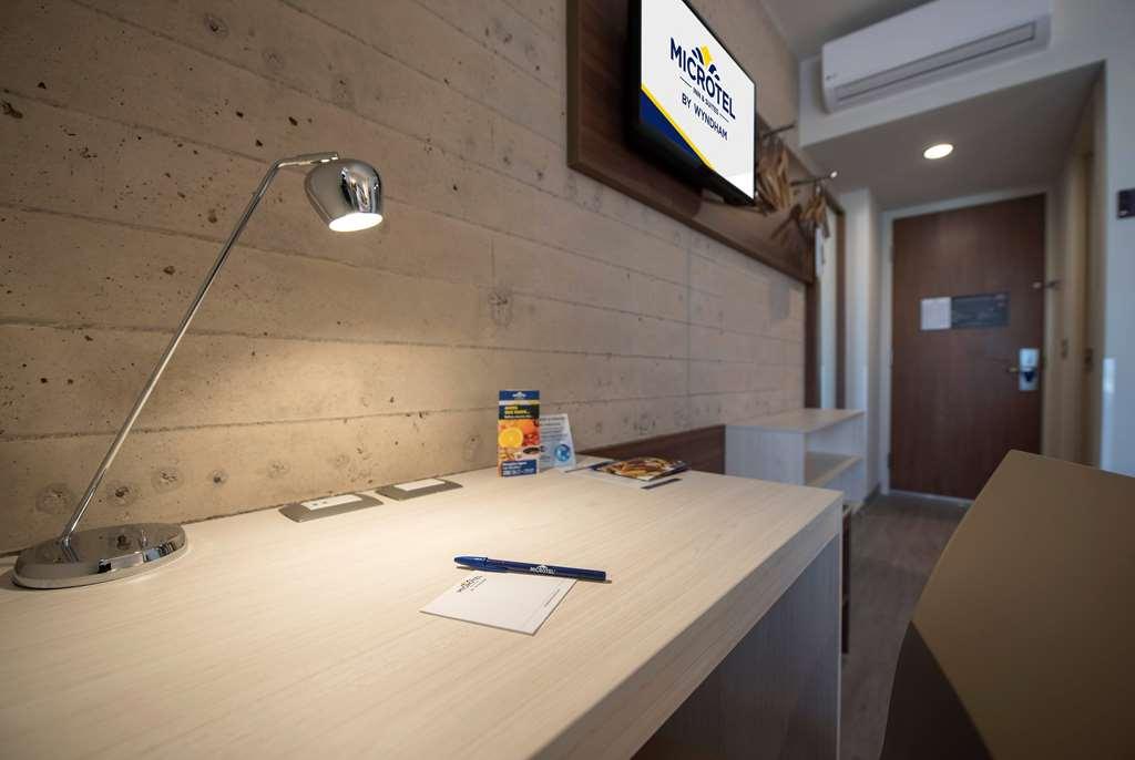 Microtel Inn & Suites By Wyndham Irapuato Pokój zdjęcie