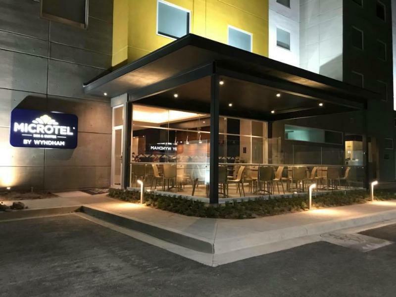 Microtel Inn & Suites By Wyndham Irapuato Zewnętrze zdjęcie