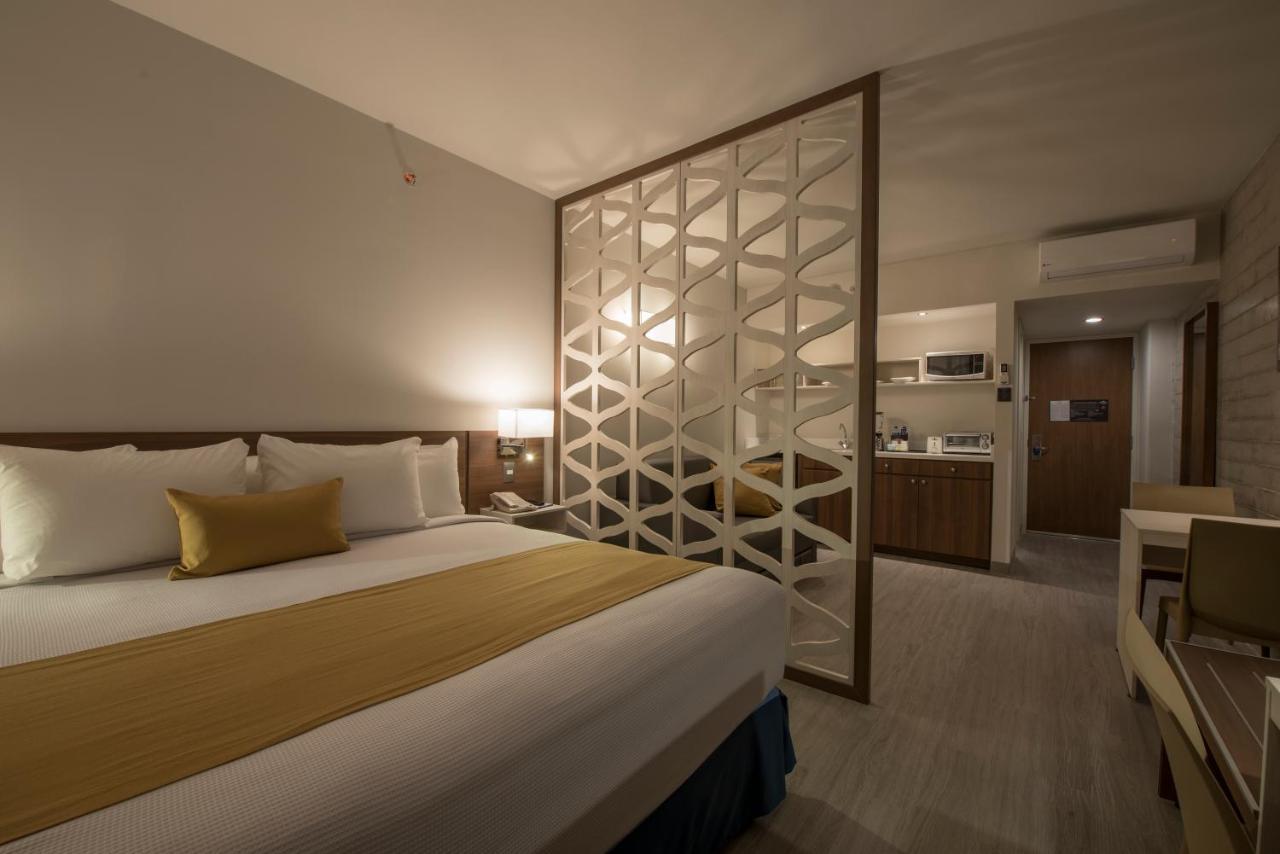 Microtel Inn & Suites By Wyndham Irapuato Zewnętrze zdjęcie