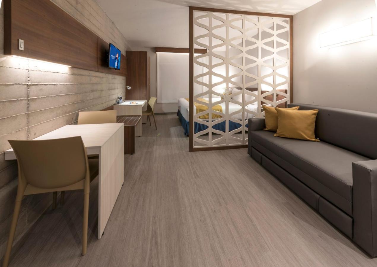 Microtel Inn & Suites By Wyndham Irapuato Zewnętrze zdjęcie