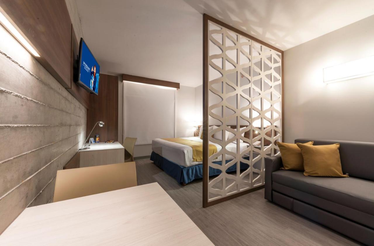 Microtel Inn & Suites By Wyndham Irapuato Zewnętrze zdjęcie