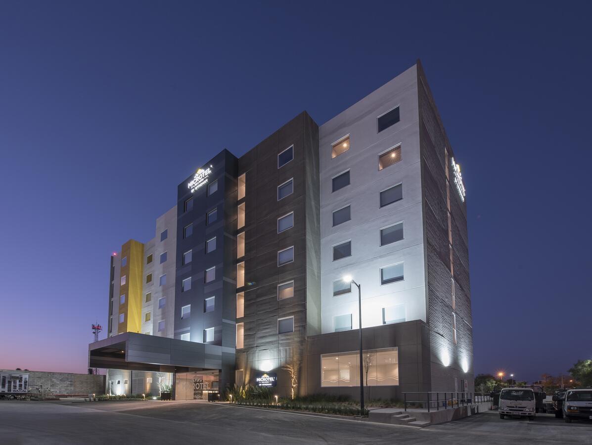 Microtel Inn & Suites By Wyndham Irapuato Zewnętrze zdjęcie