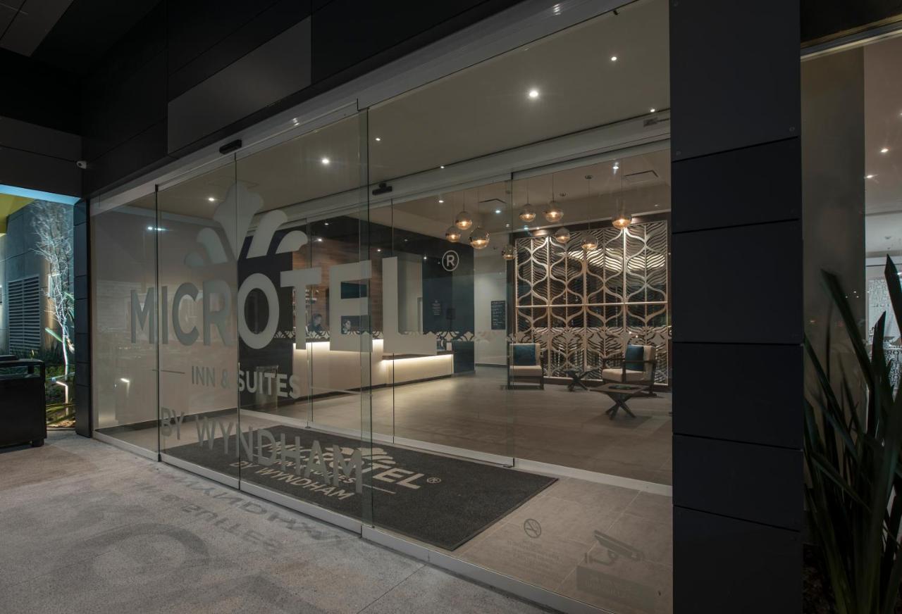 Microtel Inn & Suites By Wyndham Irapuato Zewnętrze zdjęcie